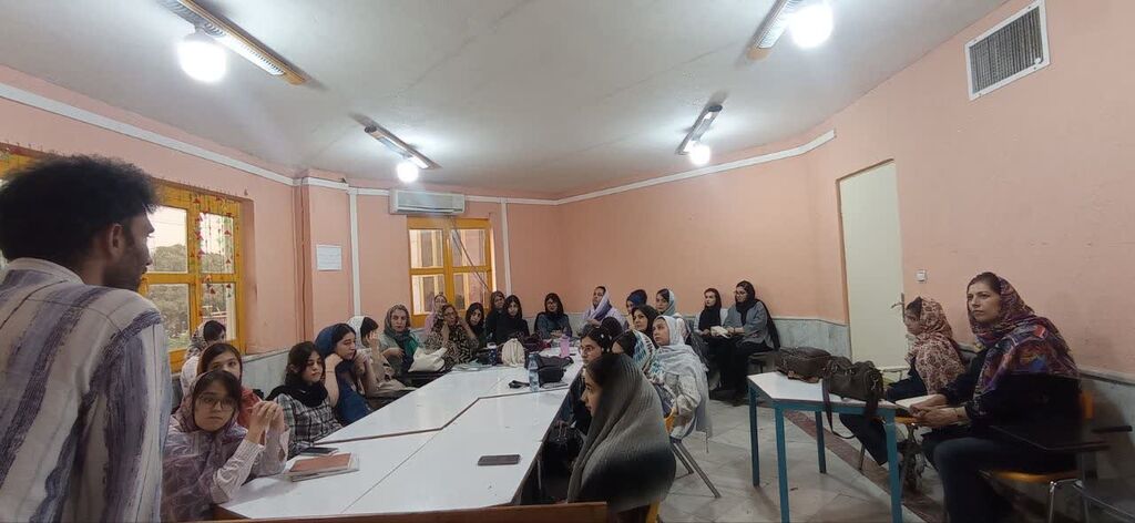 «حرفهای خودمانی» و «خوانش و نقد نمایشنامه» در کانون کرمانشاه