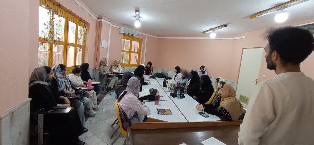 «حرفهای خودمانی» و «خوانش و نقد نمایشنامه» در کانون کرمانشاه