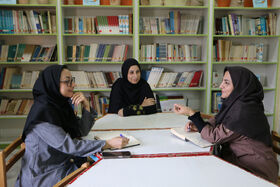 بازدید کارشناس مسئول فرهنگی هنری ادبی کانون سمنان از مرکز شماره ۲ سمنان؛ تاکید بر نوآوری در سفالگری و حجم‌سازی