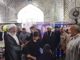 میز خدمت مرکز فرهنگی کاشمر در مراسم نمازجمعه برپا شد