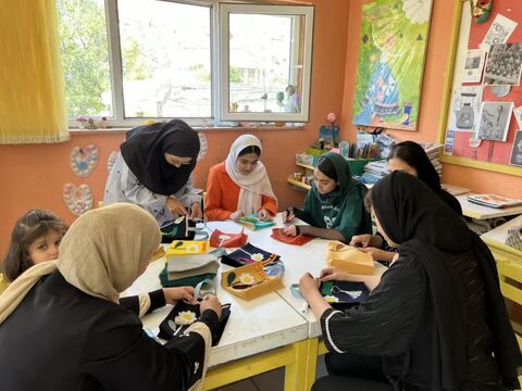 همزمان با فعالیت های تابستانی، اجرای پویش«هدیه خوبان»، دست سازه های حسینی در مراکز کانون استان آذربایجان غربی با حضور اعضای کودک و نوجوان