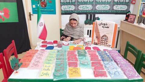 همزمان با فعالیت های تابستانی، اجرای پویش«هدیه خوبان»، دست سازه های حسینی در مراکز کانون استان آذربایجان غربی با حضور اعضای کودک و نوجوان