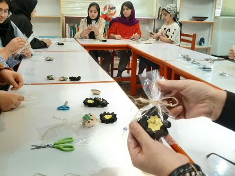همزمان با فعالیت های تابستانی، اجرای پویش«هدیه خوبان»، دست سازه های حسینی در مراکز کانون استان آذربایجان غربی با حضور اعضای کودک و نوجوان
