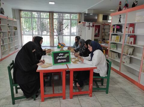 همزمان با فعالیت های تابستانی، اجرای پویش«هدیه خوبان»، دست سازه های حسینی در مراکز کانون استان آذربایجان غربی با حضور اعضای کودک و نوجوان