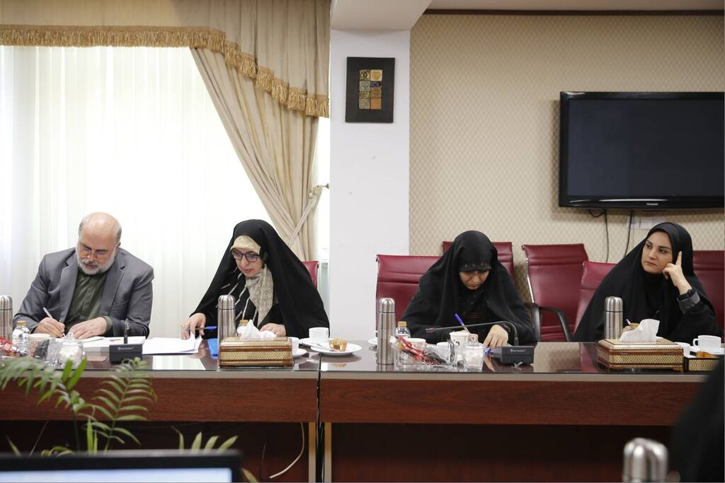 نشست مدیرعامل کانون با معاون امور زنان و خانواده ریاست جمهوری اعتماد خانوادهها باعث افزایش استقبال از مراکز کانون شده است