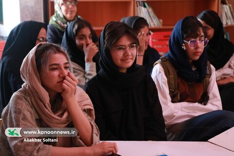 نشست «ادبیات شفاهی و کاربرد آن در داستان‌های بومی‌، محلی کرمان»