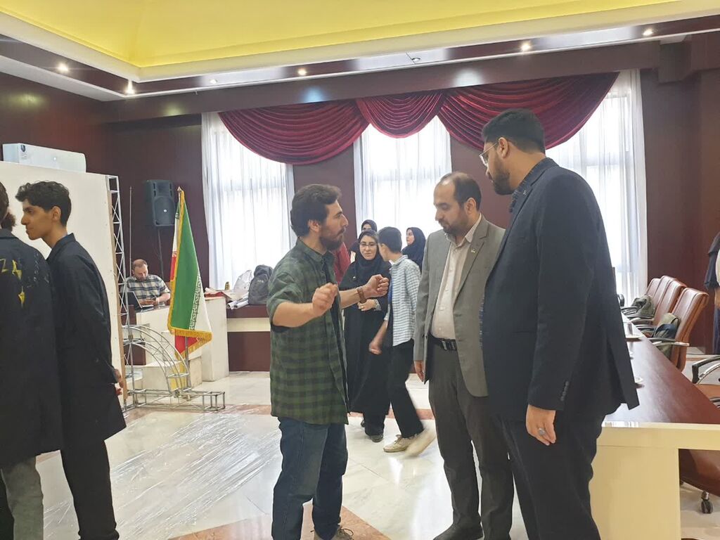 تصویرگران و نقالان نوجوان کانون، راوی اقتدار ایران