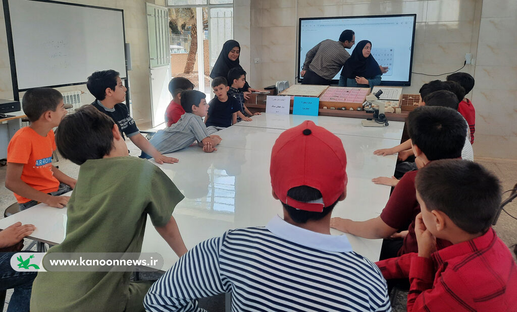 اعضای کانون از آزمایشگاه مرکزی مدارس اردکان بازدید کردند