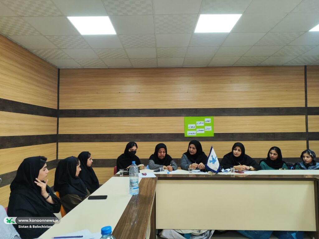 نشست اثرخوانی و نقد انجمن شاعران نوجوان کانون سیستان و بلوچستان برگزار شد