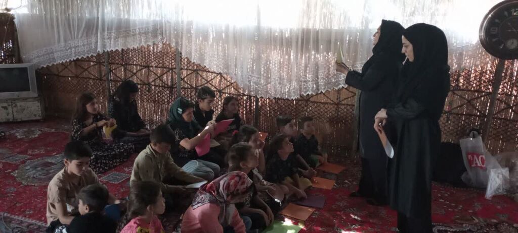 کارشناسان و مربی سیار کانون کرمانشاه میهمان کودکان و نوجوانان عشایر شدند