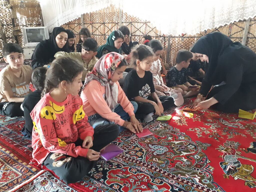 کارشناسان و مربی سیار کانون کرمانشاه میهمان کودکان و نوجوانان عشایر شدند