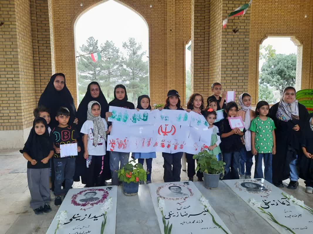 روایت عشق و ایثار بر مزار شهید آیما و هیدا زینلی