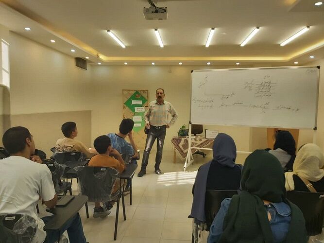 نشست باشگاه شعر سیمرغ نشست باشگاه شعر سیمرغ در کانون استان اصفهان