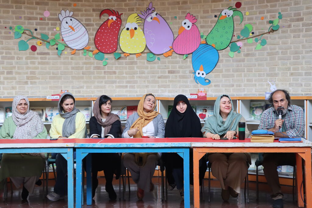 دیدار با نویسندگان حوزه کودک و نوجوان در مرکز ۳ کانون تهران