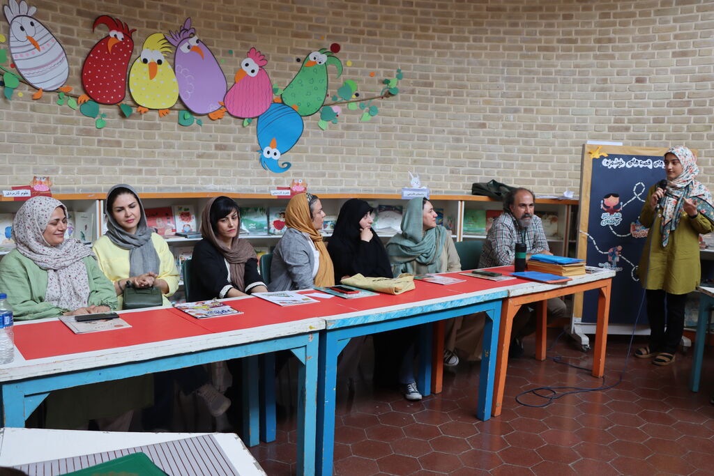 دیدار با نویسندگان حوزه کودک و نوجوان در مرکز ۳ کانون تهران