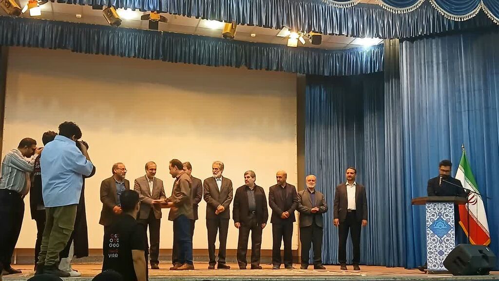 اثر شاعر همدانی برگزیده جشنواره قلم زرین شد