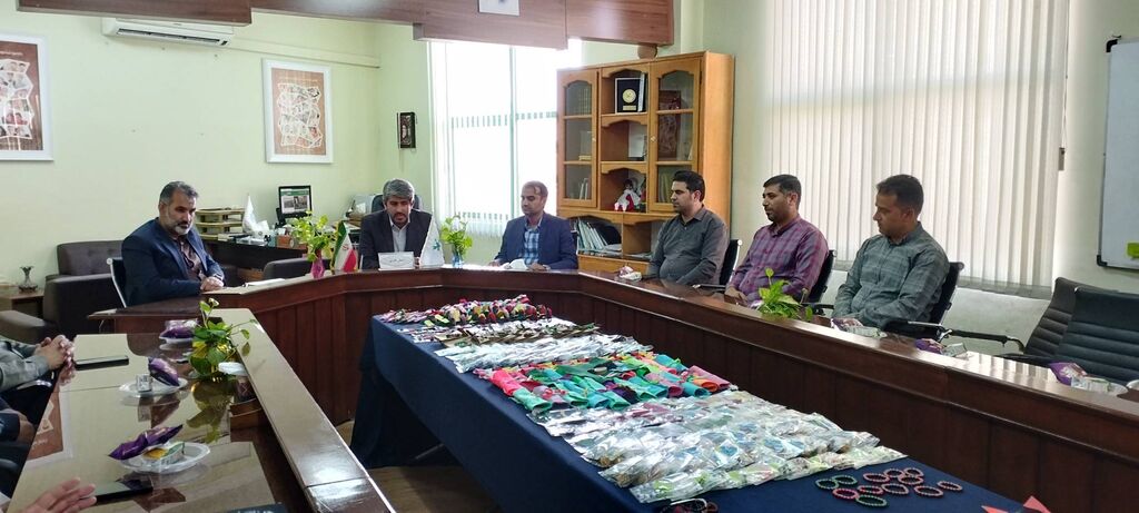 تجلیل از تیم اجرایی تماشاخانه سیار درکانون فارس