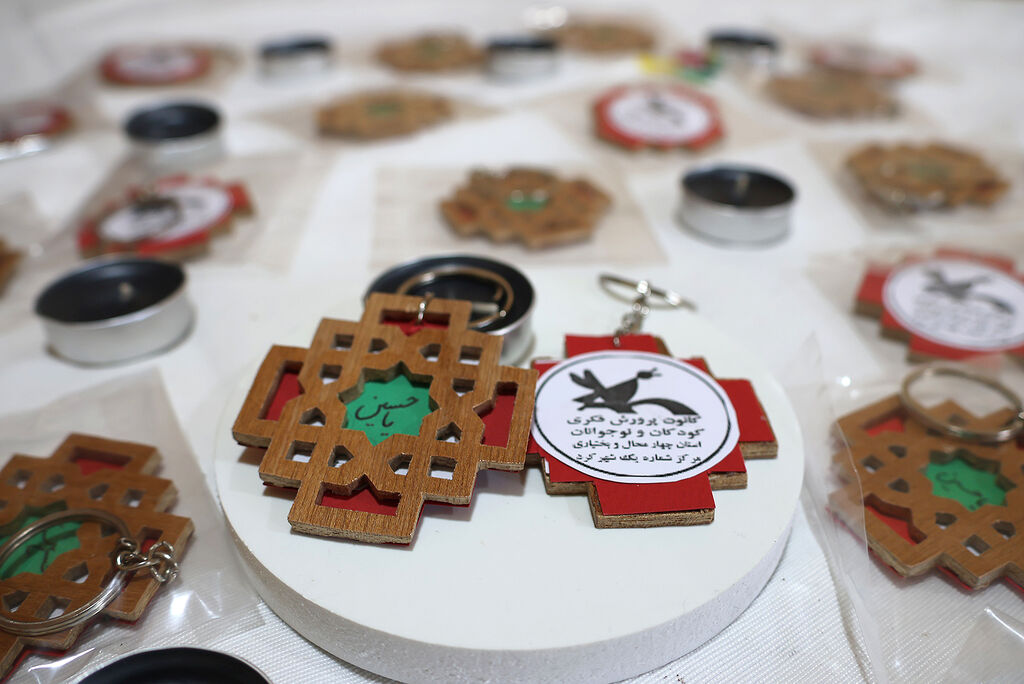 هدیهای از دل کودکان چهارمحال و بختیاری برای زائران اربعین؛ دستسازهها با عشق حسینی ساخته شدند