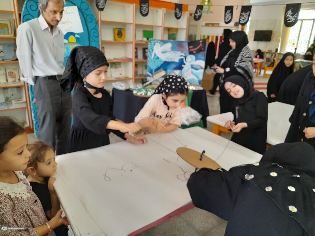 اعضای مراکز فرهنگی هنری کانون استان قم، ویژه برنامه هایی به یاد سه ساله دشت کربلا برگزار کردند.