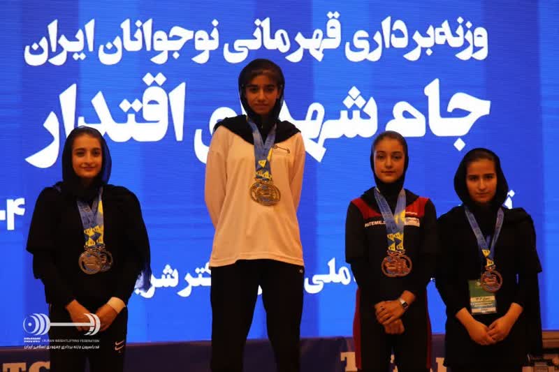 درخشش عضو کانون استان مرکزی در مسابقات کشوری وزنه برداری