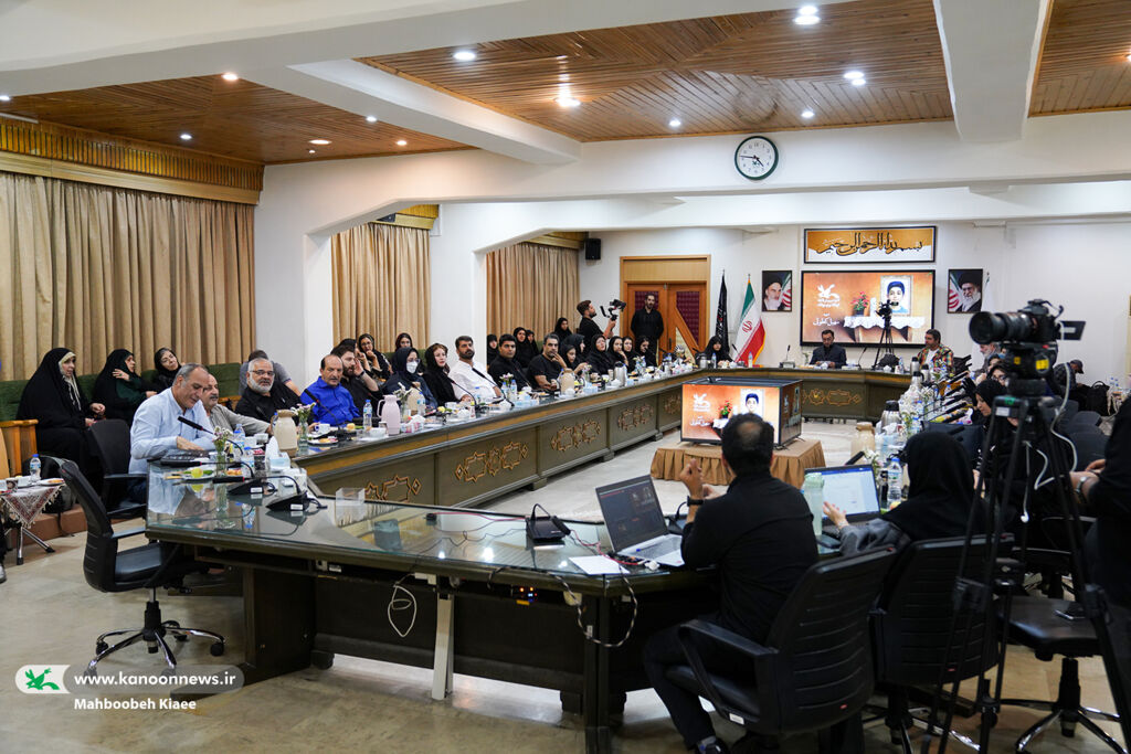 قلم شاعران، صدای شهدای کودک و نوجوان است