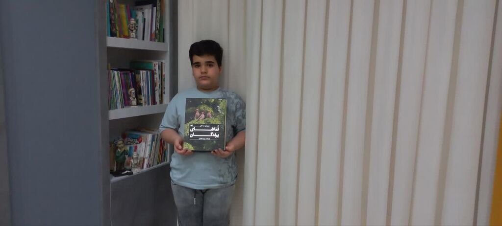 آران احمدزاده: با کتاب، آیندهام را میسازم\
دو هزار جلد کتاب در شش سال؛ روایت آران از دوستی با دانایی