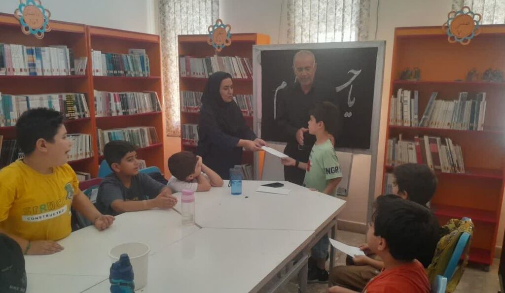 حضور مسئول ستاد اقامه نماز شهرستان در مرکز گیلانغرب و تجلیل از اعضای برتر