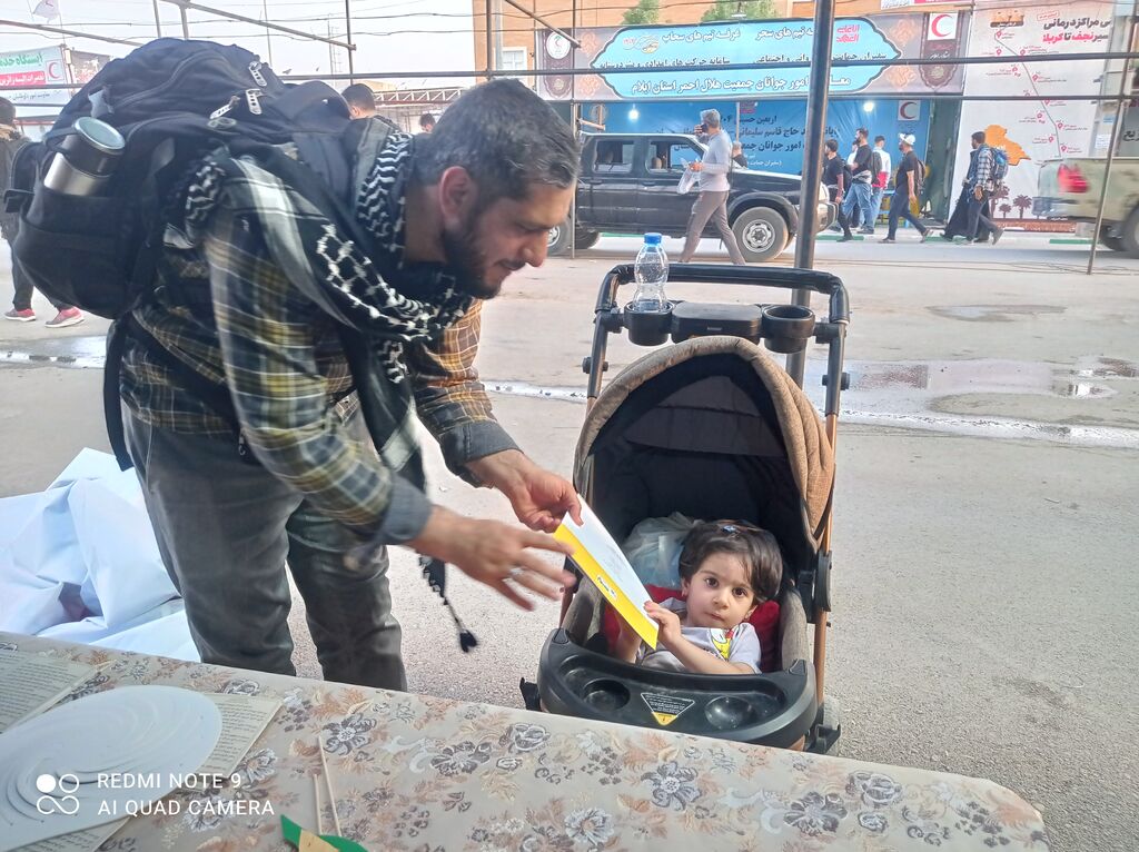 میزبانی فرهنگی کانون پرورش فکری ایلام از زائران کربلا در مرز مهران