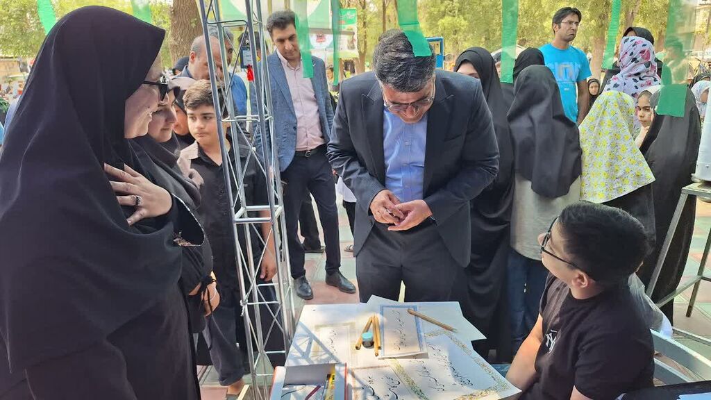 استقبال زائران و مسئولان از موکب مرکز کنگاور