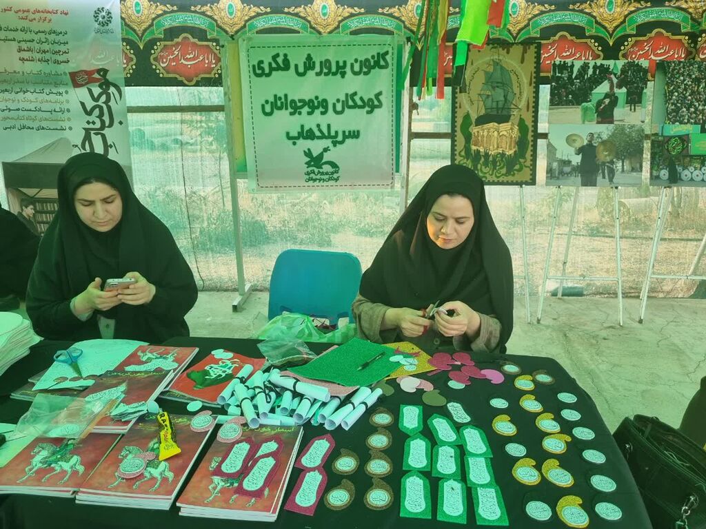 موکب فرهنگی کانون سرپل‌ذهاب میزبان زائران اربعین
