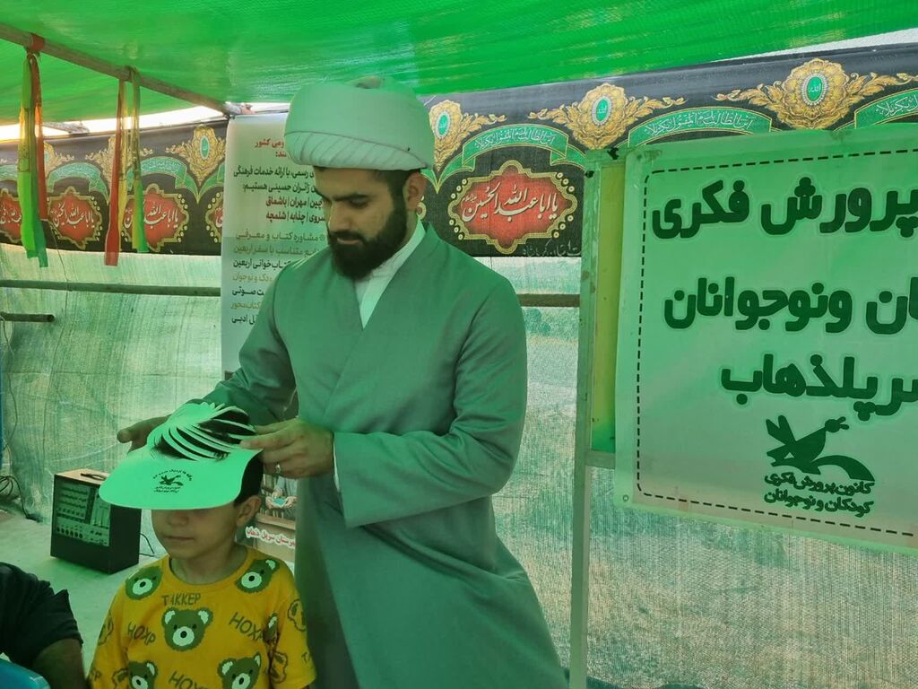 موکب فرهنگی کانون سرپل‌ذهاب میزبان زائران اربعین