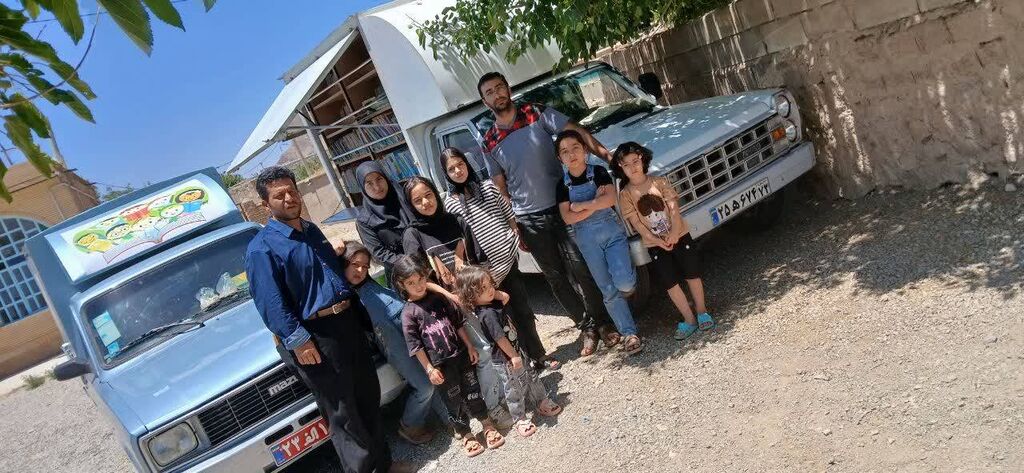 کتابخانه‌های سیار میزبان شادی کودکان