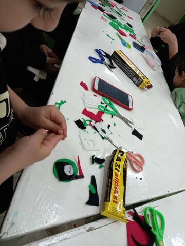 دست‌سازه‌های اعضای کانون جهت اهدا به زائران پیاده‌روی اربعین
