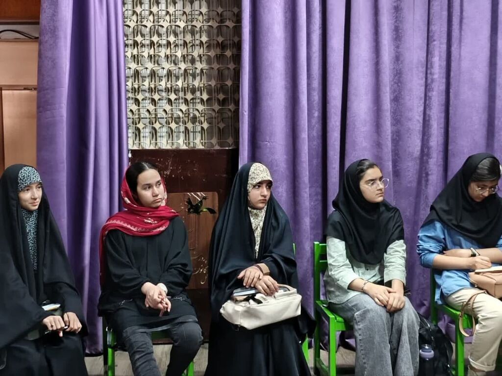 برگزاری صد و شصت و پنجمین نشست انجمن ادبی آفتاب با محوریت شعر