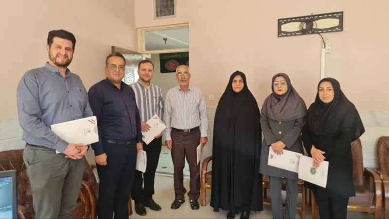 تقدیر از مربی مسئول کانون استان مرکزی در شهر خمین