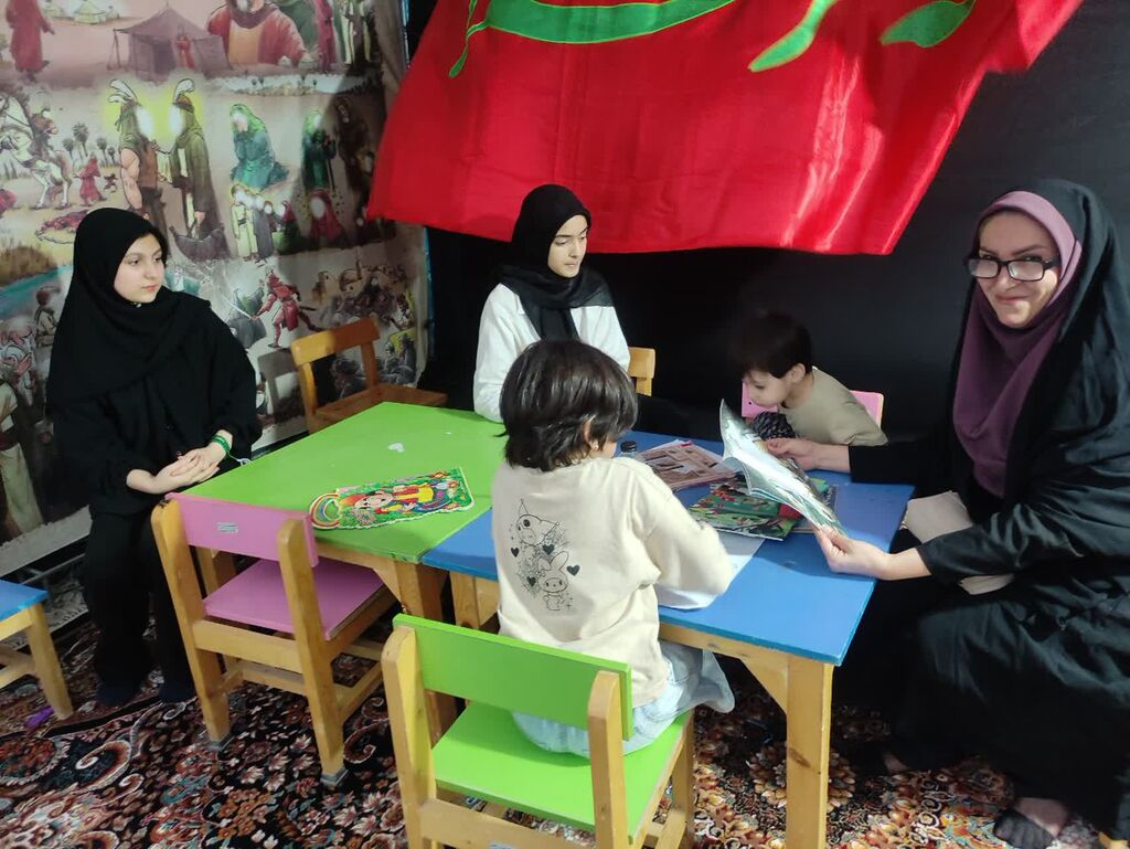 مربیان مرکز قصرشیرین در موکب مرز خسروی میزبان زائران