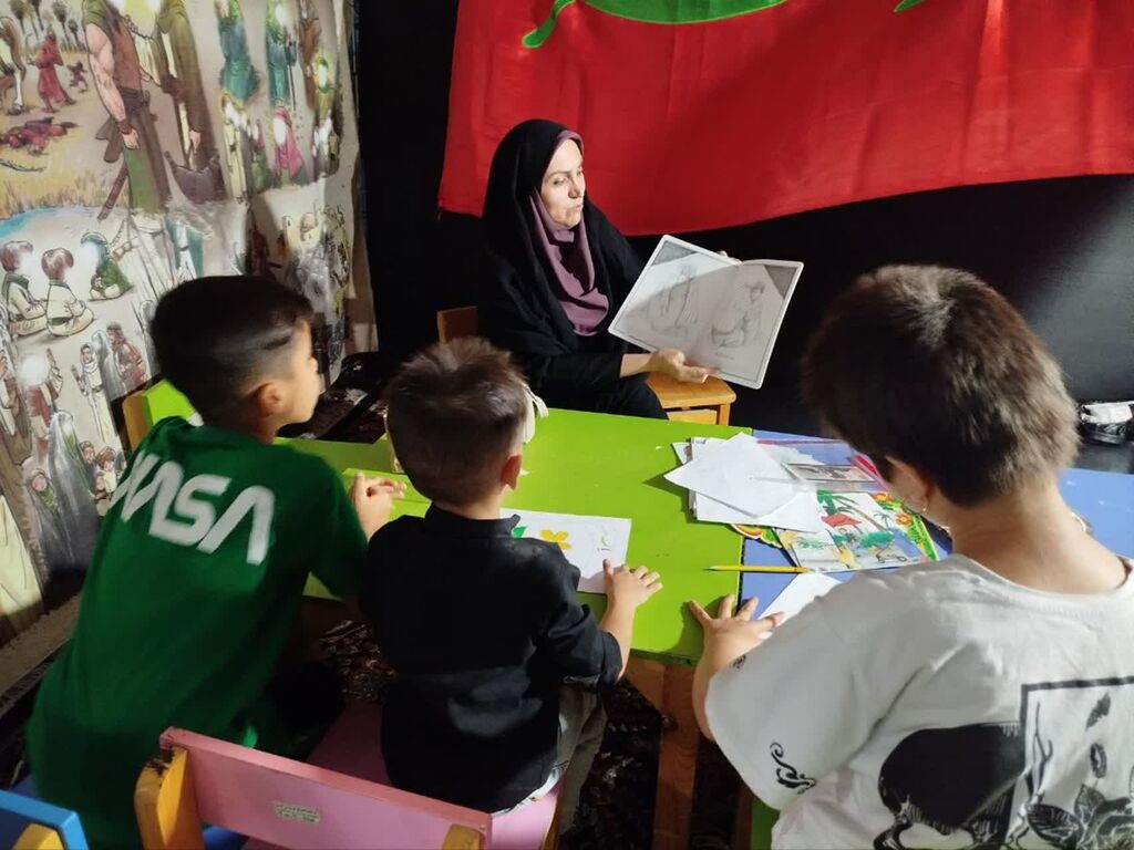 مربیان مرکز قصرشیرین در موکب مرز خسروی میزبان زائران