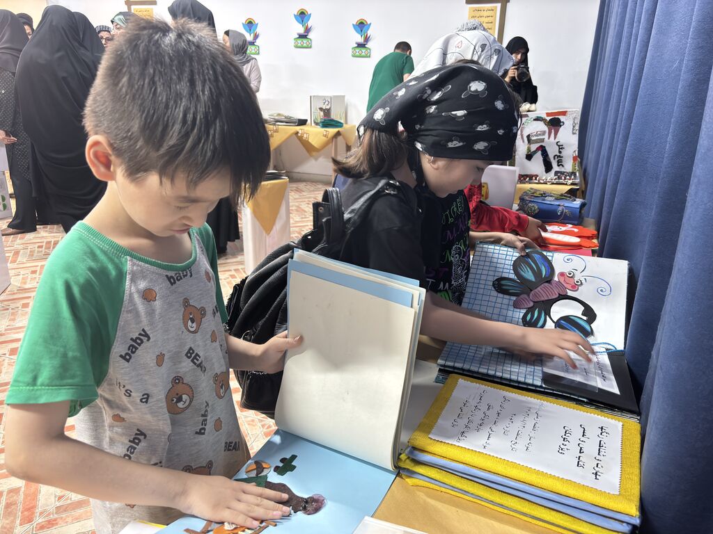 نمایشگاه کتابهای حسی لمسی کتابهای حسی و لمسی به مشهد رسید