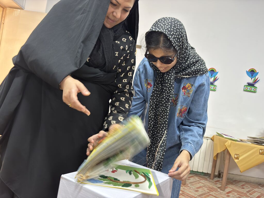 کتابهای حسی و لمسی به مشهد رسید