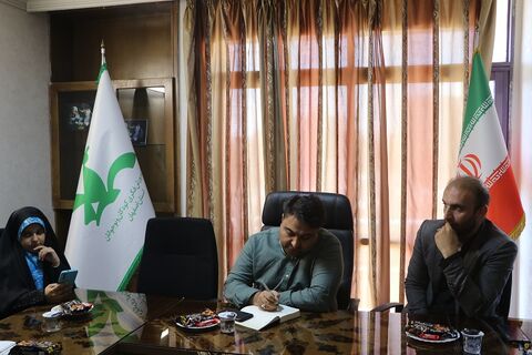 گزارش تصویری نشست هم‌اندیشی خبرنگاران نوجوان پانا با مدیرکل کانون استان اصفهان