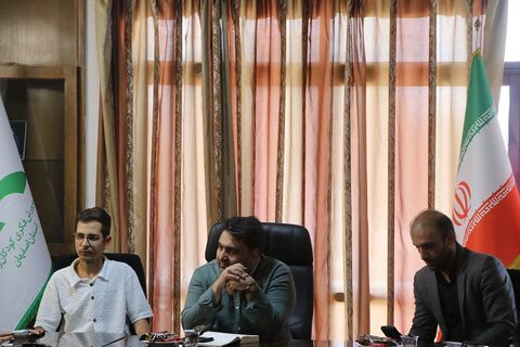 گزارش تصویری نشست هم‌اندیشی خبرنگاران نوجوان پانا با مدیرکل کانون استان اصفهان