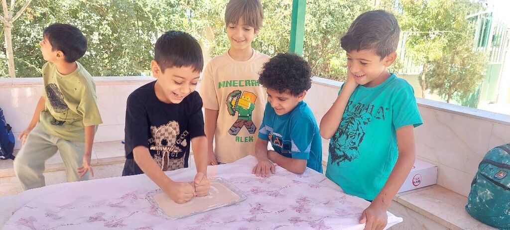 آموزش مفاهیم علمی پیچیده در کارگاه «آزمایشگر کوچک» کانون صفاشهر