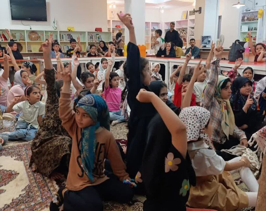ادای احترام اعضای کانون پرورش فکری کودکان و نوجوانان بیرجندی به استاد فرشچیان