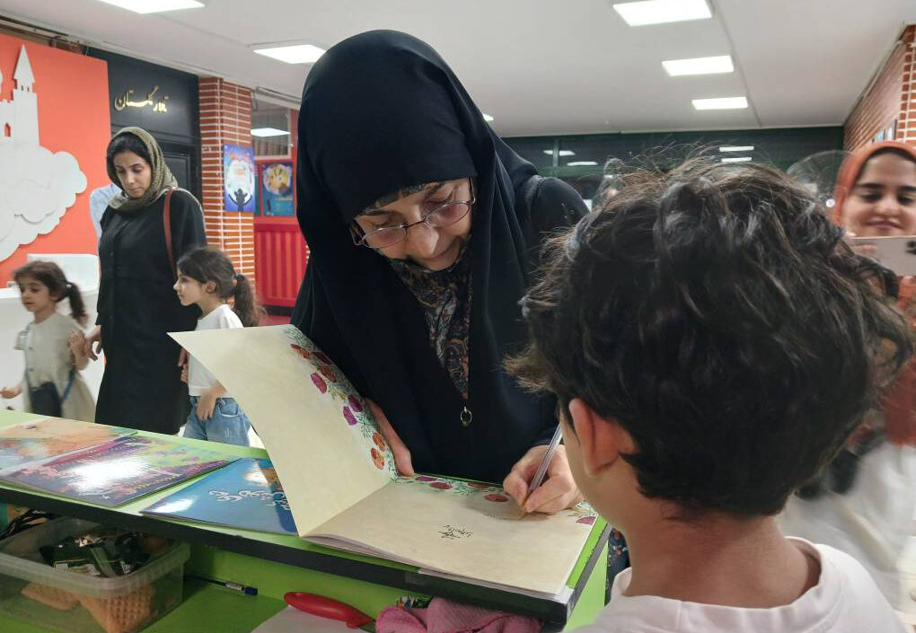 کلر ژوبرت در اجرای نمایش درخت گیلاس سالها طول کشید تا شهامت نوشتن درباره امام حسین(ع) را پیدا کنم