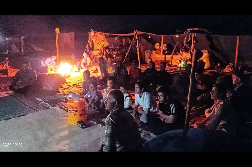 سینما زیر سقف ستاره‌ها؛ کودکان عشایر با قصه‌های کانون هم‌دل شدند
