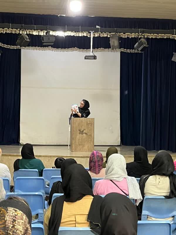 برگزاری جلسه هماندیشی کانون زبان استان هرمزگان با والدین زبانآموزان جدیدالورود