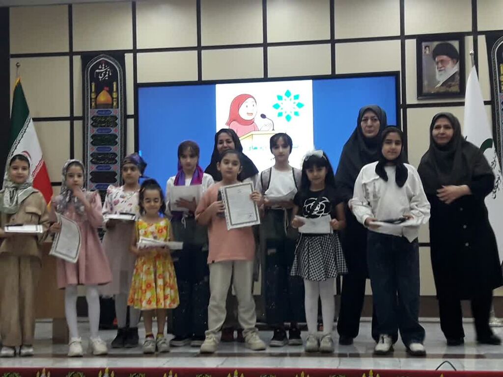 جشنواره ستاره های سخن برپایی جشنواره ستاره های سخن در کانون شهر اراک