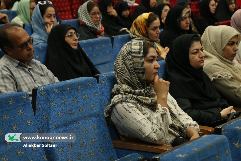 گفت‌وگوی صمیمی مدیر کانون زبان ایران با والدین زبان‌آموزان کرمانی