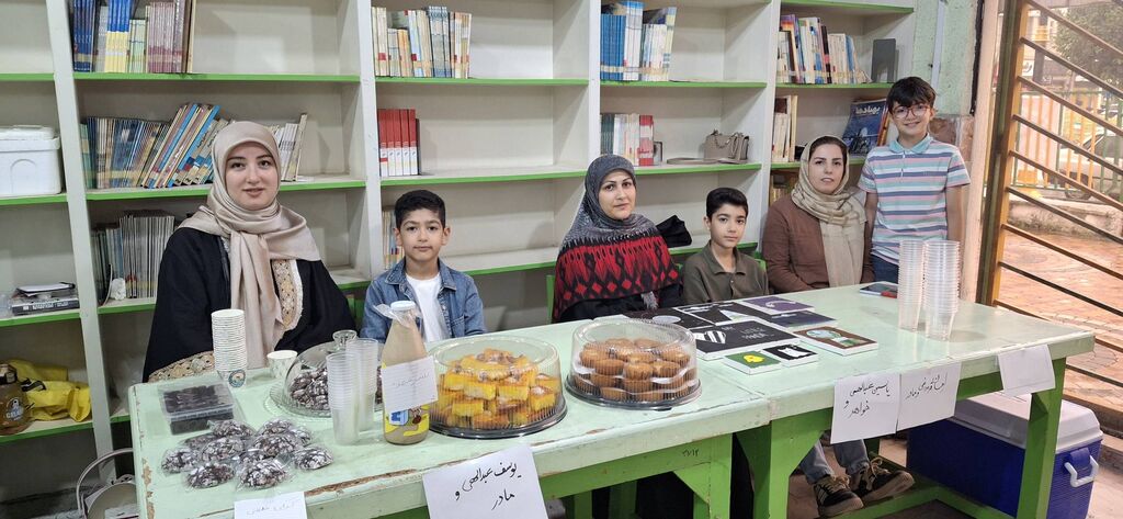 عرضه تولیدات هنری و فرهنگی کودکان و نوجوانان نوشهر در بازارچه صنایع کوچک