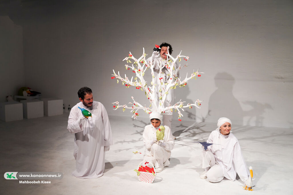 نمایش عروسکی «درخت گیلاس» «درخت گیلاس» در تماشاخانه مهر روی صحنه میرود